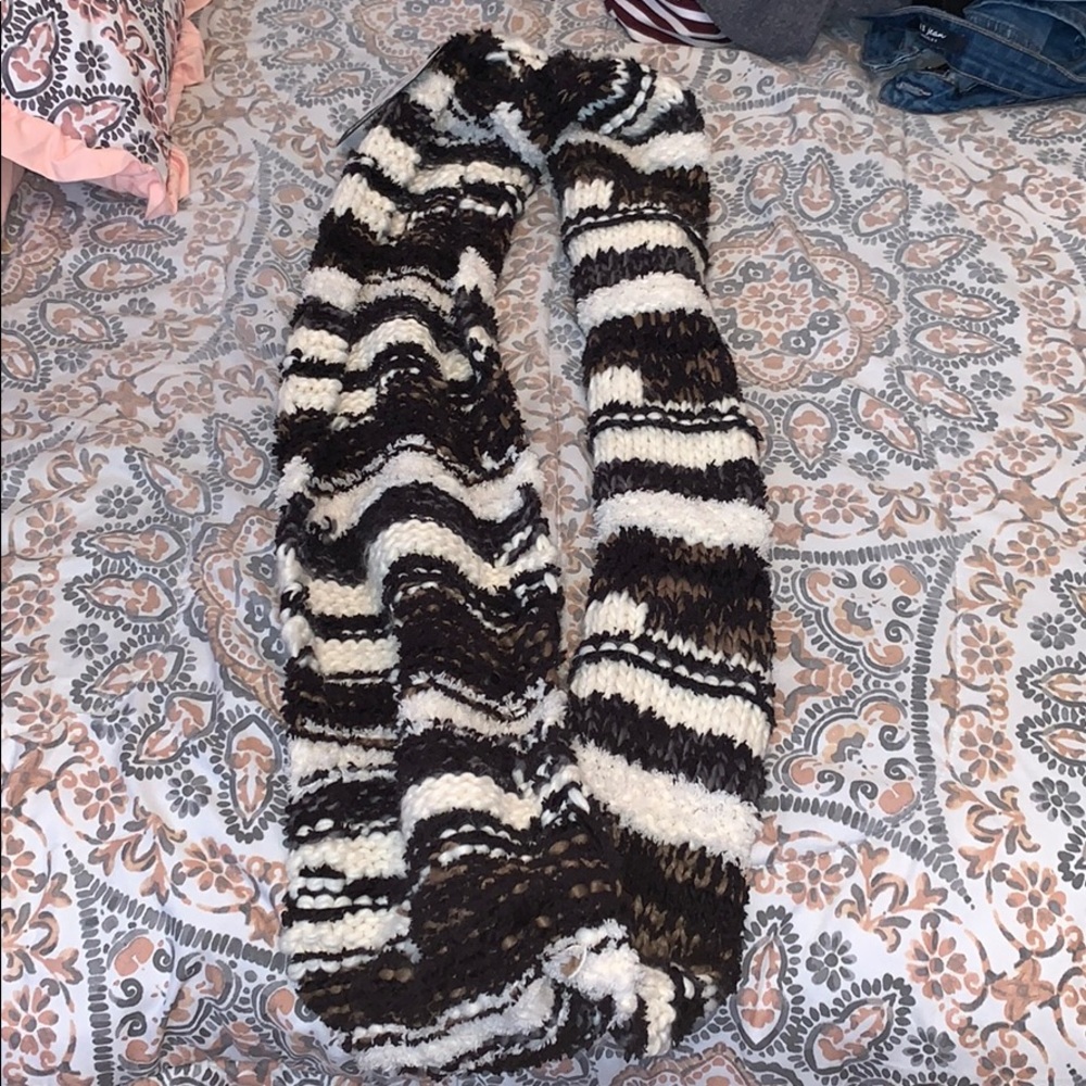 Steve Madden scarf